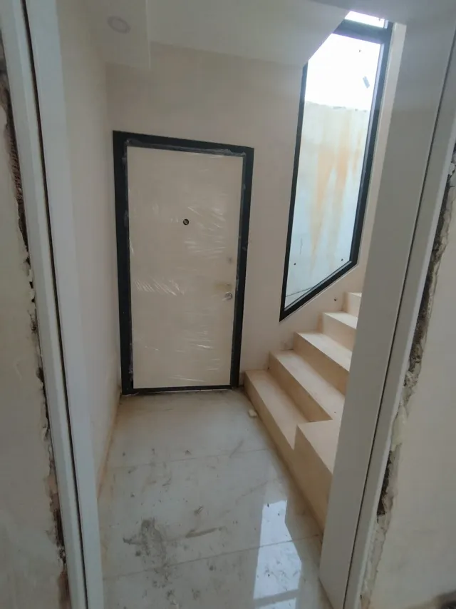 <p>Only&nbsp; 350 m away from sandy beach of Konaklı neighbourhood of Alanya, NEW LEVEL AKROPORA promises a great holiday concept. Located in a position where mostly luxury residences and great hotels exist which makes NEW LEVEL AKROPORA the latest luxury option as a luxury property in the area.</p>

<p>NEW LEVEL AKROPORA consist of 3 blocks of total 36 apartments - each block is only 4 storeys. If you are that one does not like big crowds then this residence will give you the peace and quiet.</p>

<p>The residence offers great on-site facilities fill full every needs for comfort.&nbsp;<br />
<br />
&bull; Open pool<br />
&bull; Heated hot pool<br />
&bull; Gymnastics<br />
&bull; Sauna/Jacuzzi<br />
&bull; Car park<br />
&bull; Lobby<br />
&bull; Play area/kids room<br />
&bull; Cafeteria / pool bar<br />
&bull; 24/7 Security and video surveillance</p>

<p>&nbsp;</p>
