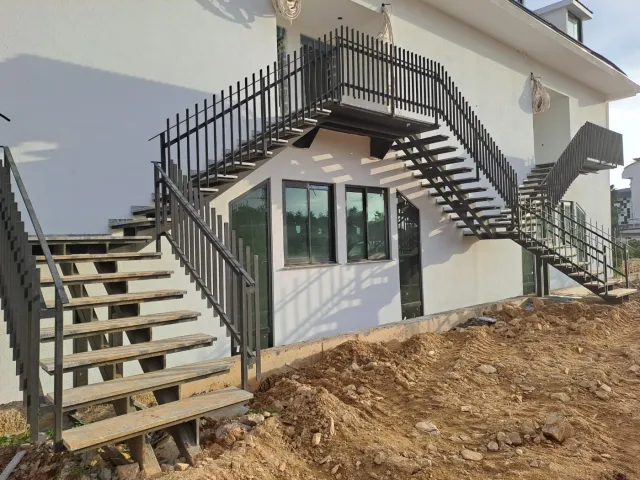 <p>Only&nbsp; 350 m away from sandy beach of Konaklı neighbourhood of Alanya, NEW LEVEL AKROPORA promises a great holiday concept. Located in a position where mostly luxury residences and great hotels exist which makes NEW LEVEL AKROPORA the latest luxury option as a luxury property in the area.</p>

<p>NEW LEVEL AKROPORA consist of 3 blocks of total 36 apartments - each block is only 4 storeys. If you are that one does not like big crowds then this residence will give you the peace and quiet.</p>

<p>The residence offers great on-site facilities fill full every needs for comfort.&nbsp;<br />
<br />
&bull; Open pool<br />
&bull; Heated hot pool<br />
&bull; Gymnastics<br />
&bull; Sauna/Jacuzzi<br />
&bull; Car park<br />
&bull; Lobby<br />
&bull; Play area/kids room<br />
&bull; Cafeteria / pool bar<br />
&bull; 24/7 Security and video surveillance</p>

<p>&nbsp;</p>
